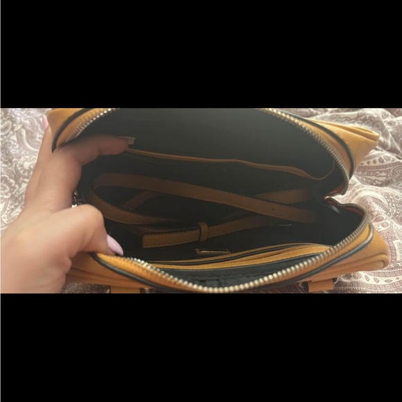 Guess bag - Picture 2 of 4